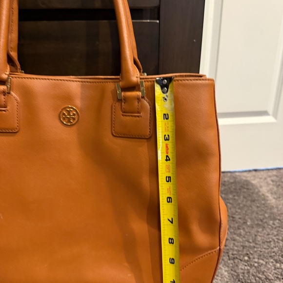 Authenticl Brown Leather Tory Burch Tote in like new condition purch at Von Maur - Picture 3 of 7